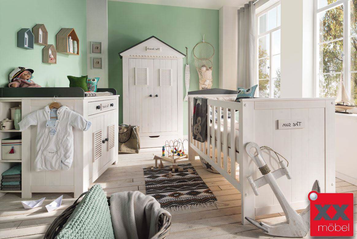 Kinderzimmer mit Massivholzmöbeln